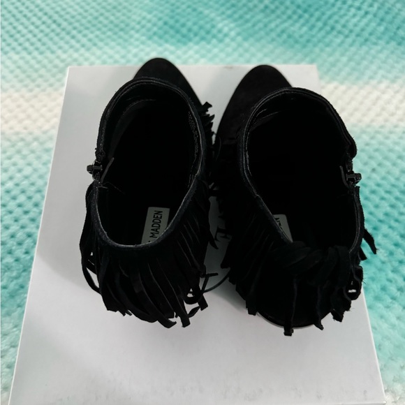 Steve Madden Patzee Black Suede Booties - size 6 - Picture 5 of 5
